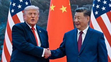 afp__20260514__b2td4kh__v1__midres__chinausdiplomacy | MCG24 | موقع إلكتروني مغربي شامل متجدد على مدار الساعة Donald Trump and Xi Jinping shake hands in front of US and China flags at a formal meeting in China or the U.S.