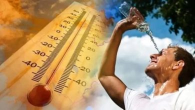 image-1-600x338 | MCG24 | موقع إلكتروني مغربي شامل متجدد على مدار الساعة High temperatures shown by a large thermometer on the left, while a man cools off by drinking water on the right.
