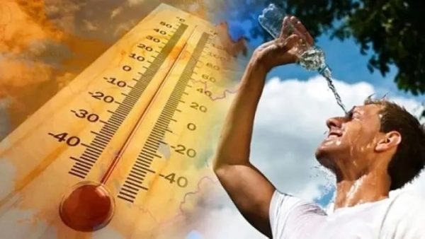 image-1-600x338 | MCG24 | موقع إلكتروني مغربي شامل متجدد على مدار الساعة High temperatures shown by a large thermometer on the left, while a man cools off by drinking water on the right.
