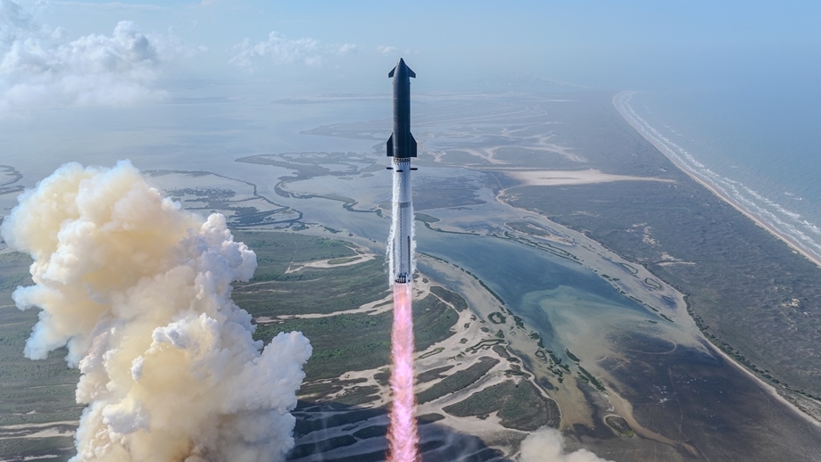 3737373 | MCG24 | موقع إلكتروني مغربي شامل متجدد على مدار الساعة Rocket launches upright from coast, pink exhaust plume rising over marshlands and sea.