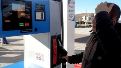 6253084e8d738jpg | MCG24 | موقع إلكتروني مغربي شامل متجدد على مدار الساعة Man at a self-service gas pump, inserting a card at the reader while holding his head with one hand.