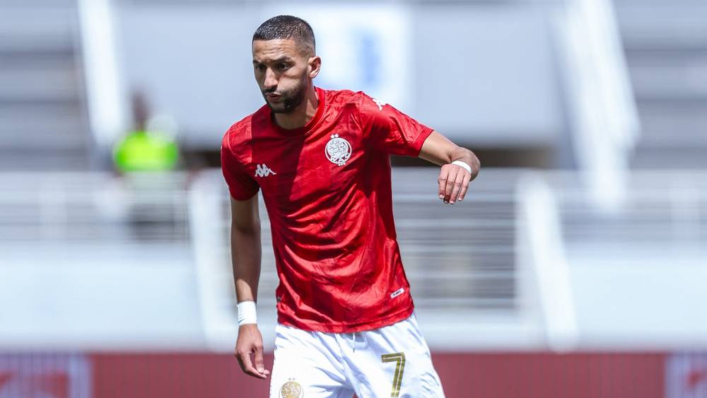 6a327fa5e9d5f35686160455_default | MCG24 | موقع إلكتروني مغربي شامل متجدد على مدار الساعة Soccer player in a red jersey with number 7 running on the field, stadium in background.