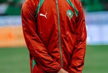 Achraf_Hakimi_ | MCG24 | موقع إلكتروني مغربي شامل متجدد على مدار الساعة Moroccan national football team player wearing a red-green training jacket on a soccer field.