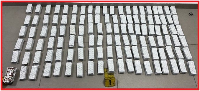 IMG-20260602-WA0007 | MCG24 | موقع إلكتروني مغربي شامل متجدد على مدار الساعة Rows of white domino tiles neatly arranged on a gray floor, with a yellow numbered marker reading '1' in front.