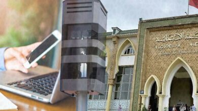 LogoAmendes | MCG24 | موقع إلكتروني مغربي شامل متجدد على مدار الساعة Collage showing someone paying with a card and using a smartphone at a laptop, with a printer in the middle and a building with Arabic script on the right.