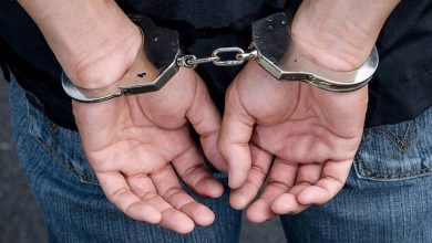 توقيف-1 | MCG24 | موقع إلكتروني مغربي شامل متجدد على مدار الساعة Back view of a person with hands cuffed behind their back in metal handcuffs