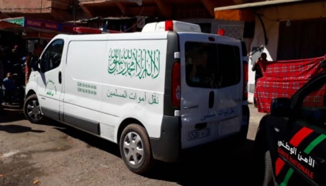 جثة٨ | MCG24 | موقع إلكتروني مغربي شامل متجدد على مدار الساعة White van with green Arabic lettering parked on a busy street, likely a humanitarian aid vehicle.